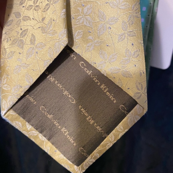 Calvin Klein Necktie - Picture 2 of 4